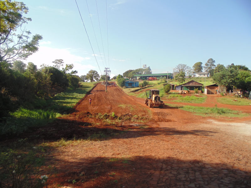 ADMINISTRAÇÃO MUNICIPAL REALIZA OBRA DE PAVIMENTAÇÃO COM RECURSOS PRÓPRIOS